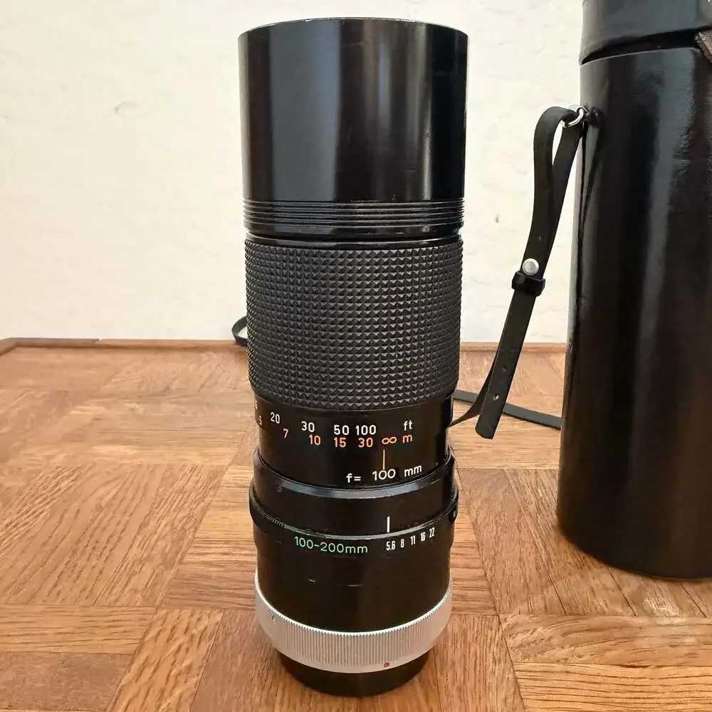Canon Zoom Lens FD 100-200mm f/1:5.6 S.C. with Leather Case Japan Vintage